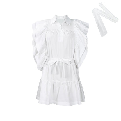 Robe chemise pour femmes avec des manches ruffle volumineuses et une ceinture à la taille Chic und Stil
