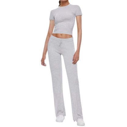 Women's sports set consisting of a crop top and wide pants Chic und Stil