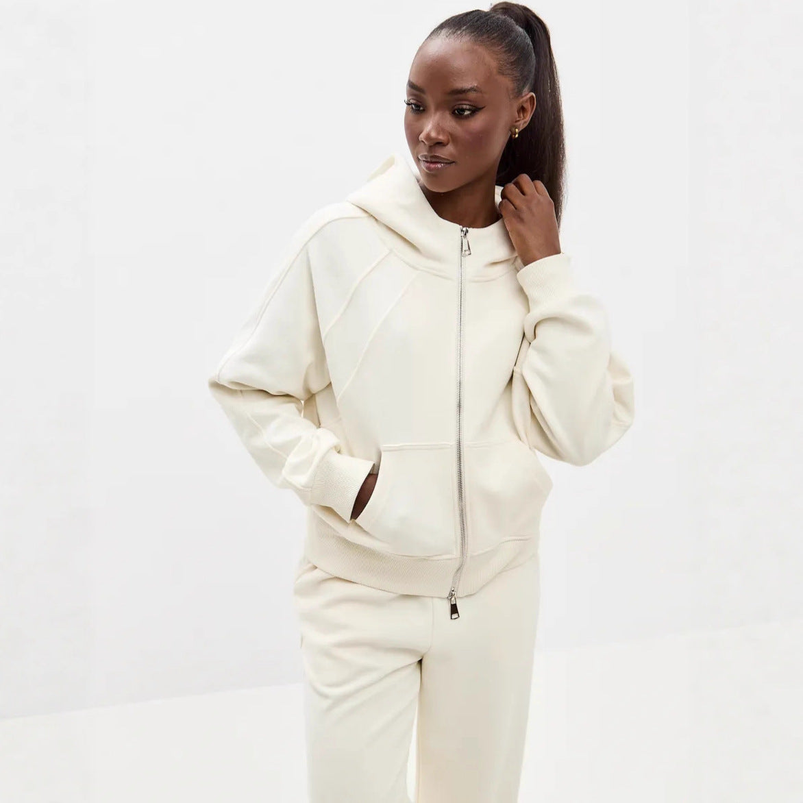 Chic and Style women's sporty hoodie and jogger pants set with fashionable zipper