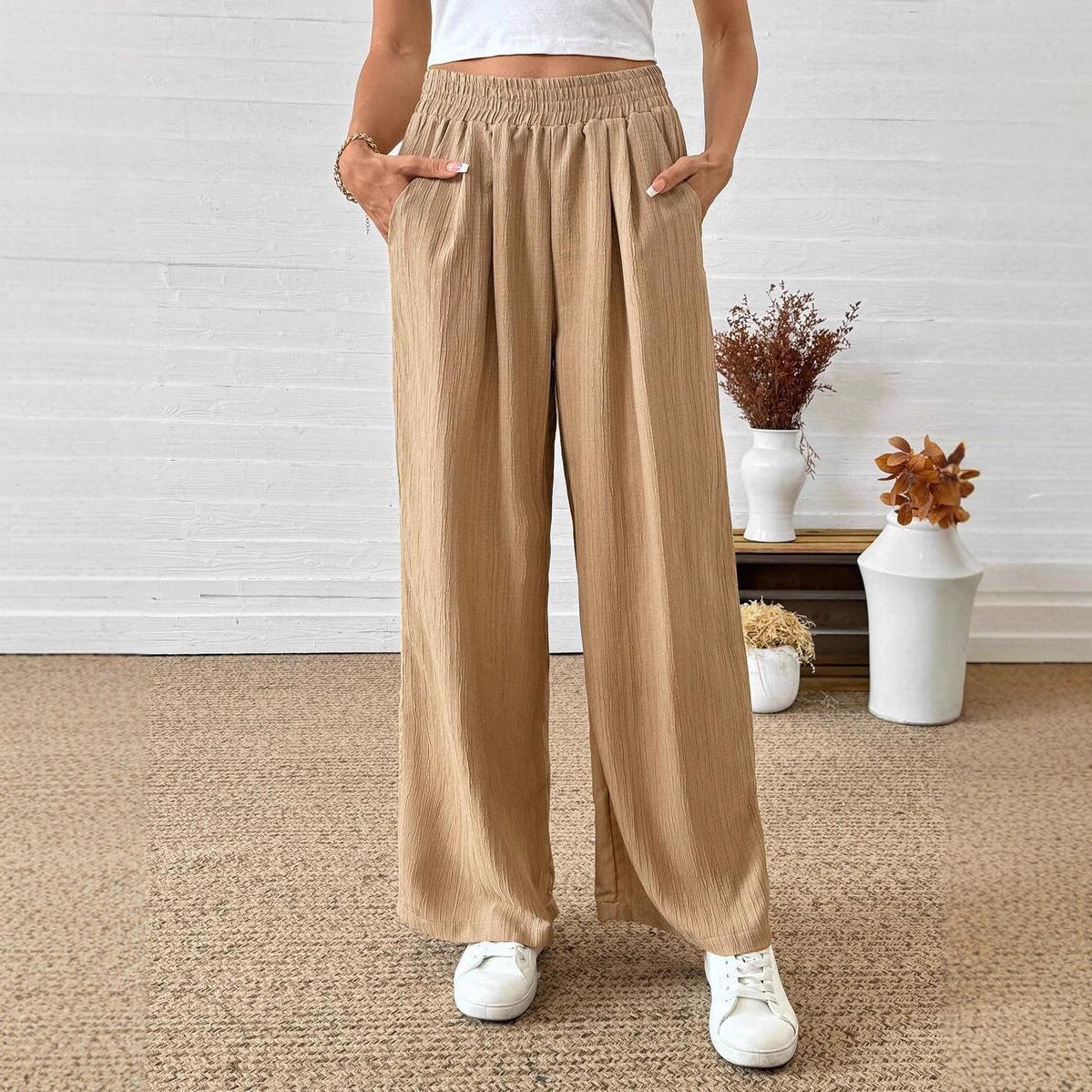 Wide pleated pants for women with elastic waistband and side pockets Chic and Style