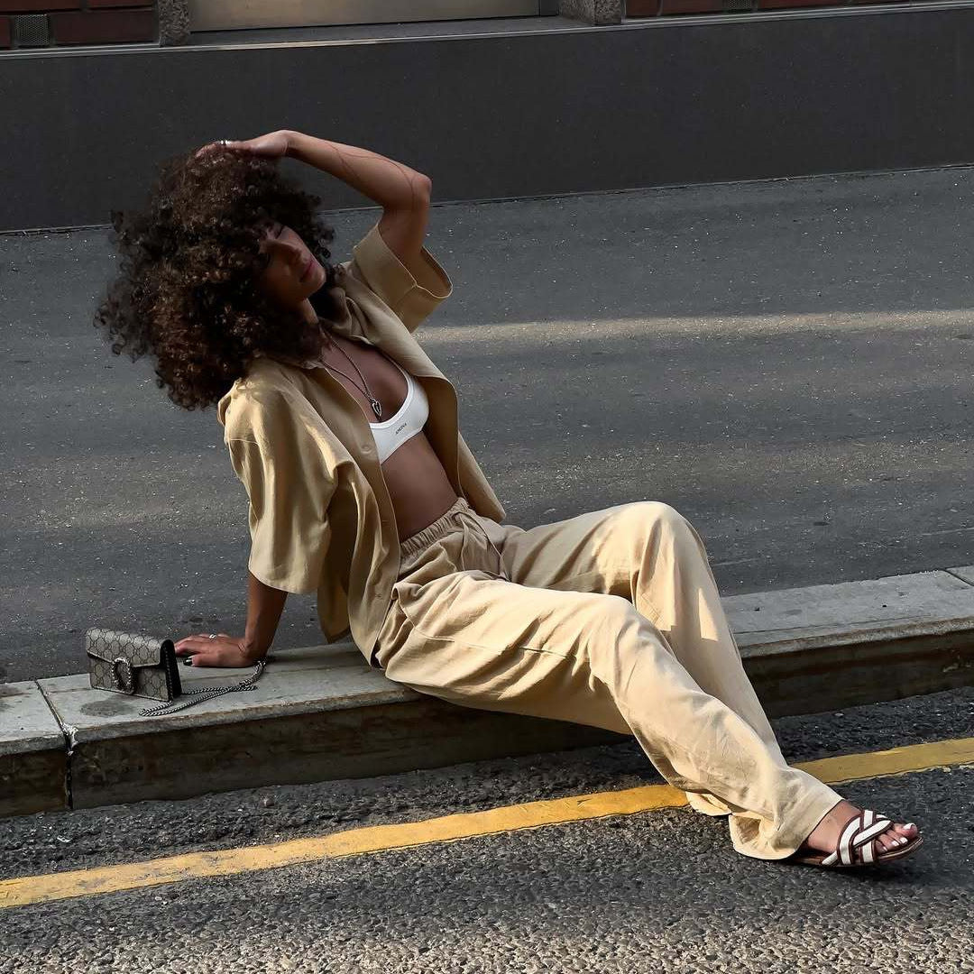 Casual women's set in lightweight fabric with loose pants and casual blouse Chic and Style