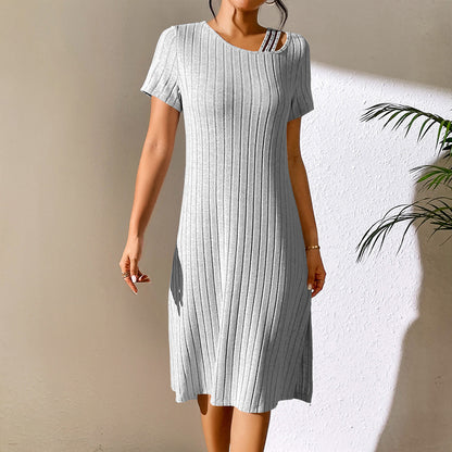 Robe en tricot pour femmes avec décolleté à la mode et matériau élastique Chic und Stil