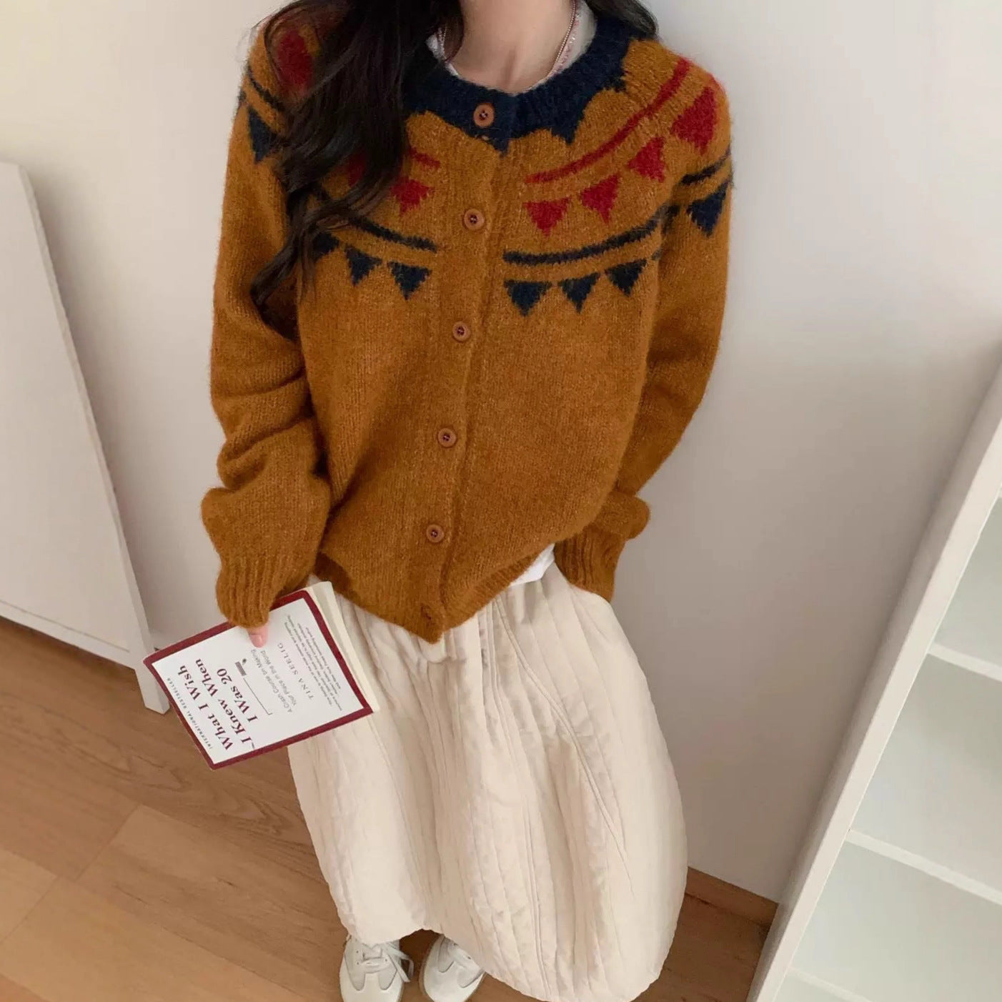 Cardigan en gros tricot pour femmes avec motif coloré élaboré et fermeture à boutons confortable Chic und Stil