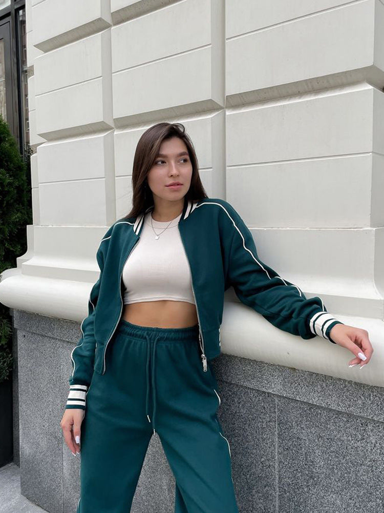 Dames cardigan cropé tendance et aéré avec des détails sportifs Chic und Stil