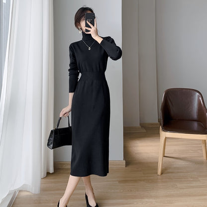 Robe tricot élégante pour femmes avec col haut et silhouette cintrée Chic und Stil