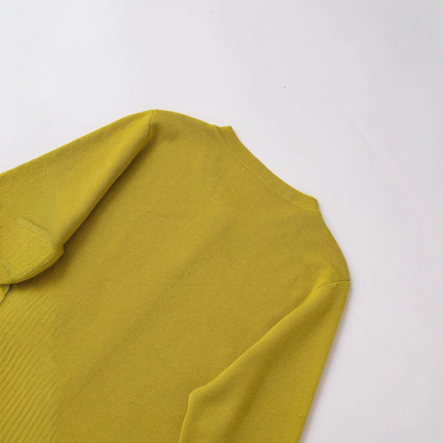 Dames cardigan avec patte de boutonnage et coupe féminine Chic und Stil