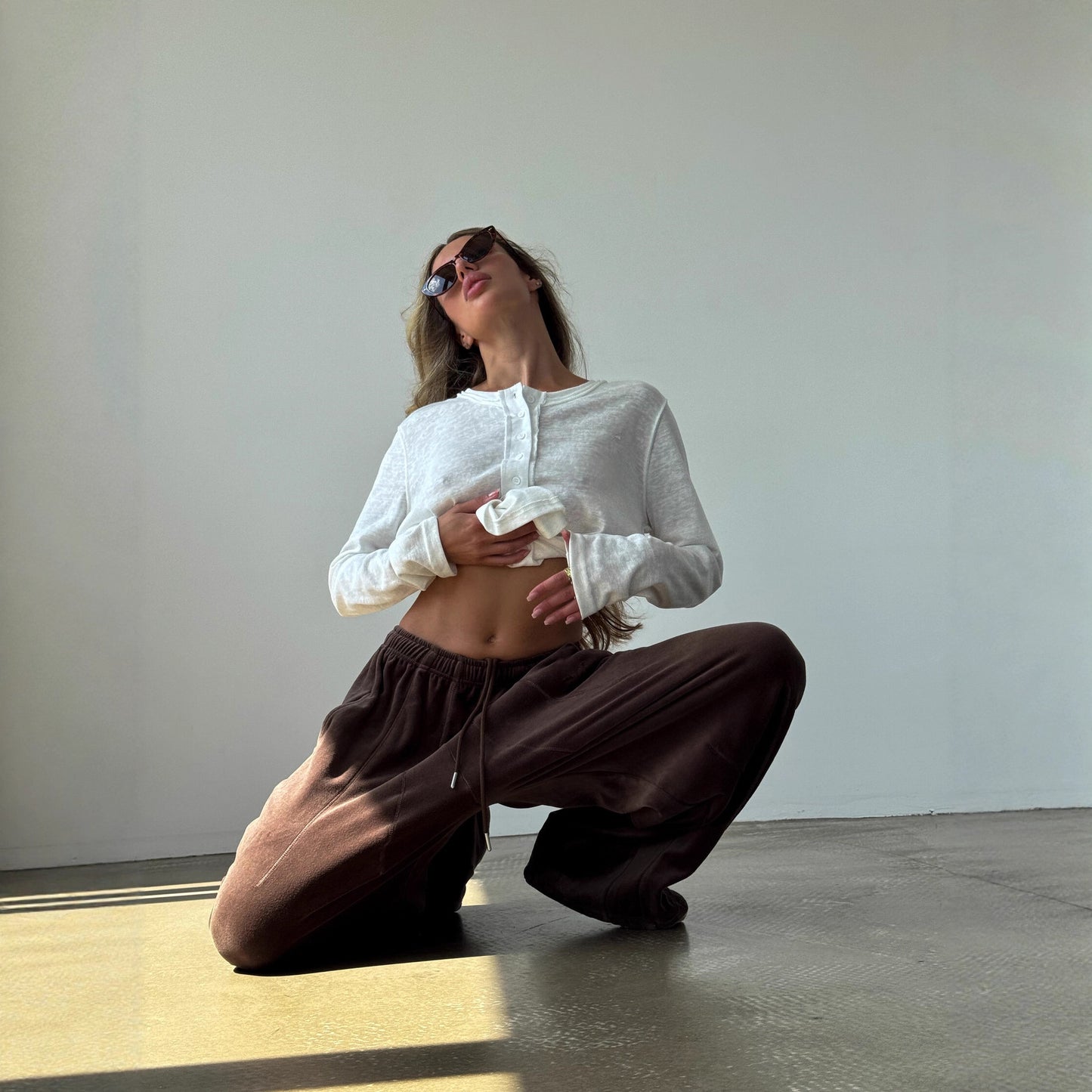 Wide velvet pants for women with elastic waist and practical side pockets Chic and Style