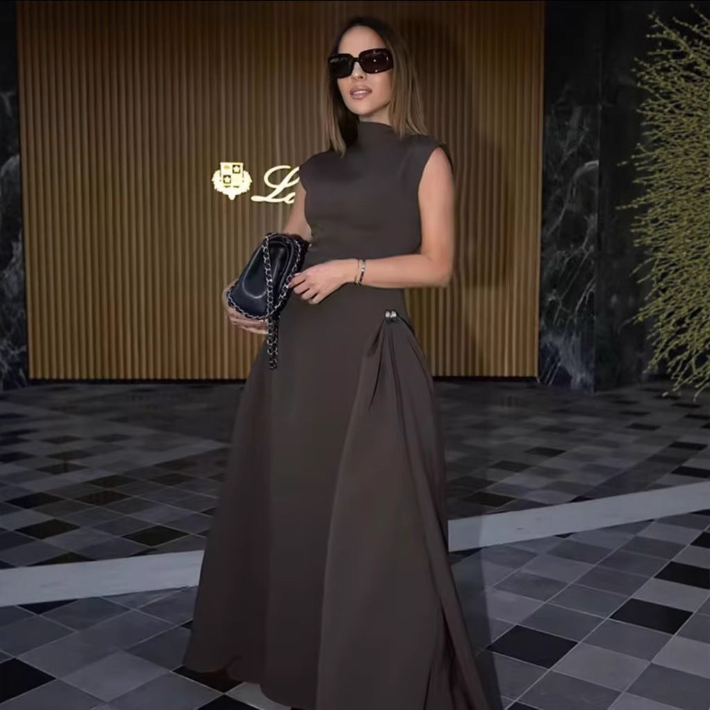 Robe A-ligne pour femmes avec décolleté asymétrique et élégants plis Chic und Stil
