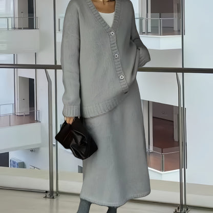 Robe tricotée pour femmes avec décolleté en V profond et matériau mohair doux Chic und Stil