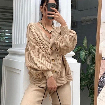 Dames grosse tricot cardigan avec design en torsades romantiques et grands boutons Chic und Stil