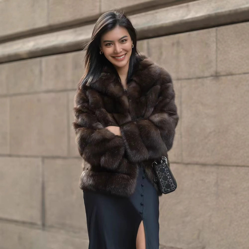 Dames Élégante veste courte en fausse fourrure luxueuse avec un design volumineux Chic und Stil