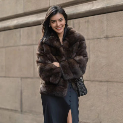 Dames Élégante veste courte en fausse fourrure luxueuse avec un design volumineux Chic und Stil