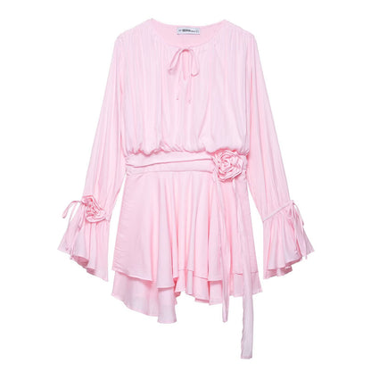 Robe portefeuille élégante pour femmes avec un design de volants romantique Chic und Stil