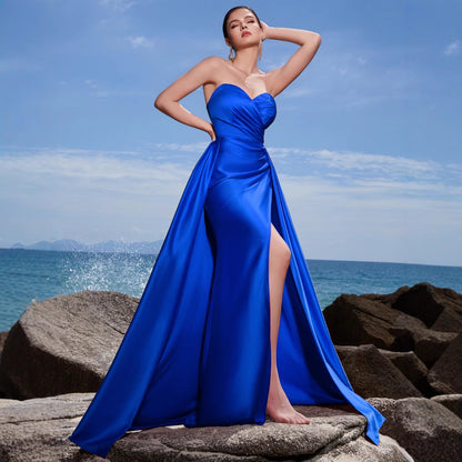 Robe de bal élégante pour femmes avec décolleté profond et grande fente Chic & Stil