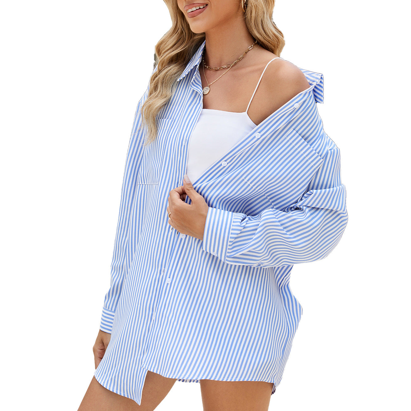 Chemise oversize décontractée pour femmes avec un subtil motif à rayures et des détails de boutons Chic und Stil