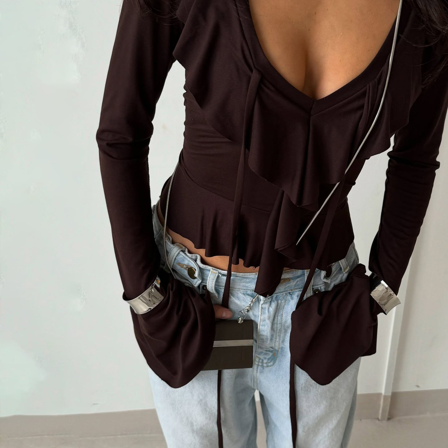 Blouse à manches longues pour femmes avec volants et décolleté en V plongeant Chic und Stil