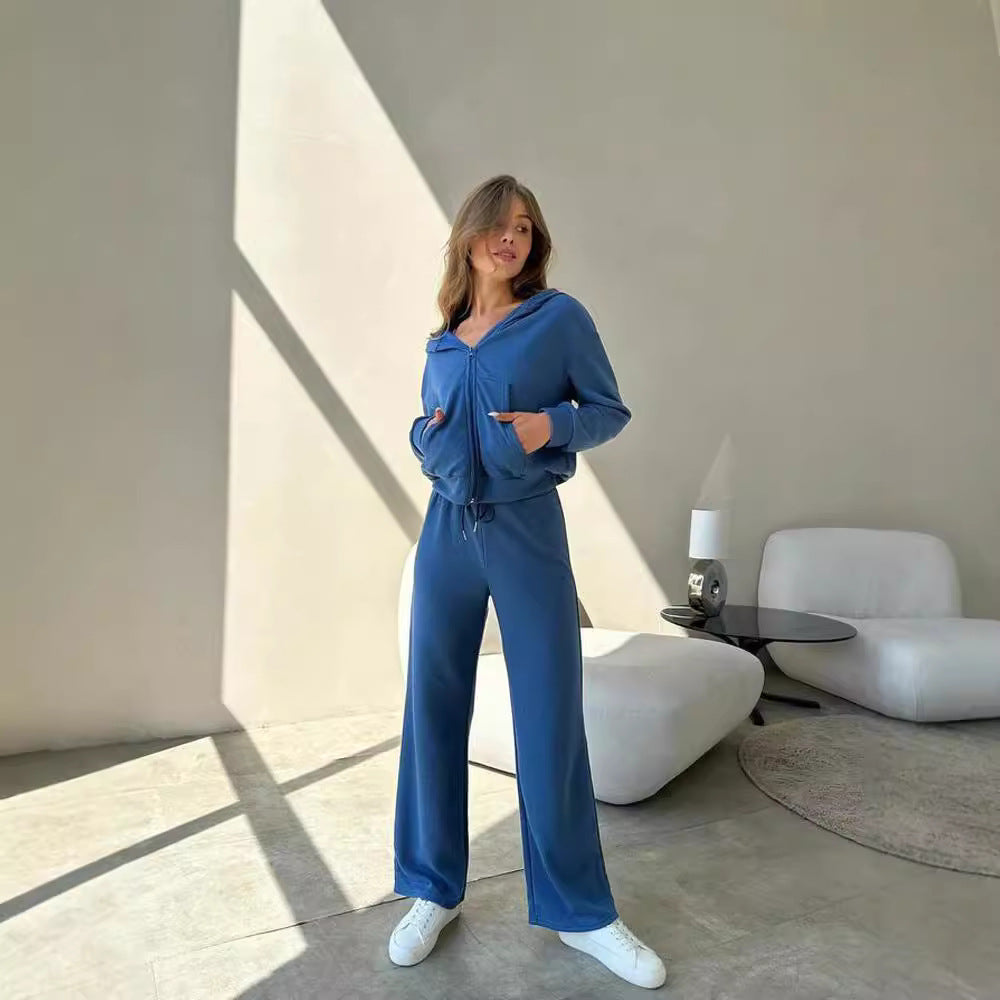 Comfortable lounge set for women with hooded top and loose pants Chic and Style