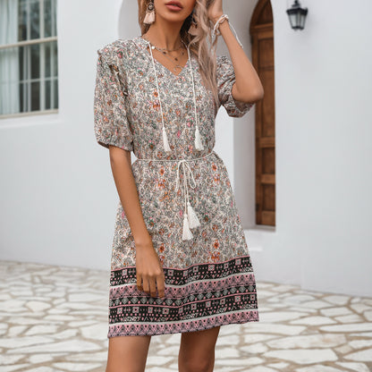 Robe courte à manches courtes Femme Style bohémien avec détails à franges Chic und Stil