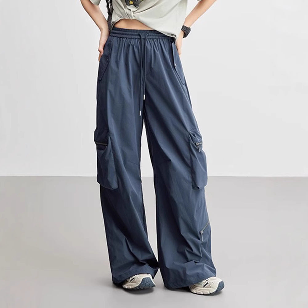 Functional cargo pants for women with elastic waist and practical zip pockets Chic and Style