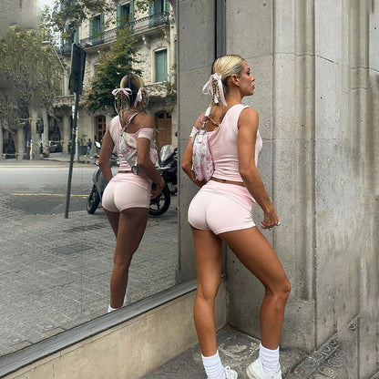 Dames Top court décolleté et ensemble de mini-shorts Chic und Stil