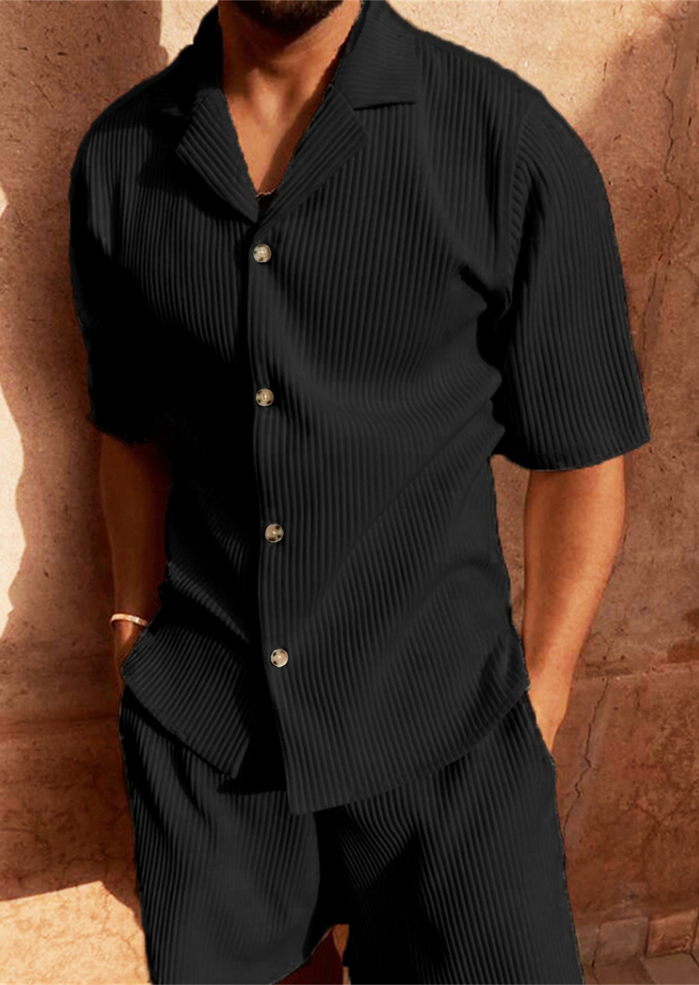 Chemise à manches courtes pour hommes et short avec design structuré Chic und Stil