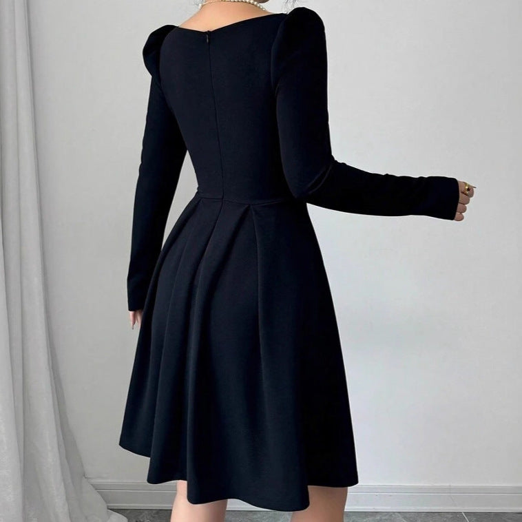 Dames Élégante Mini Robe avec décolleté carré étroit et fine bordure en volants Chic und Stil