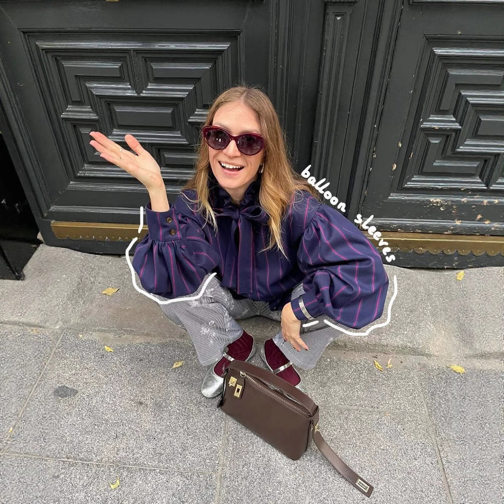 Chemisier à manches longues pour femmes avec un design rayé et un col à volants Chic und Stil