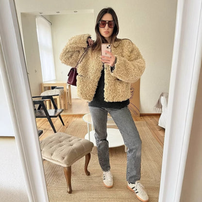 Dames Fuzzy Veste courte avec une structure unique et une coupe décontractée Chic und Stil