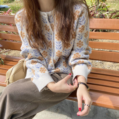 Cardigan en tricot pour femmes avec motif floral Chic und Stil