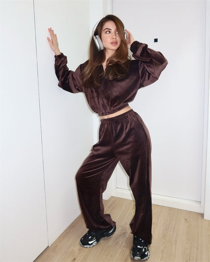 Casual short hoodie set for women with wide pants Chic and Style