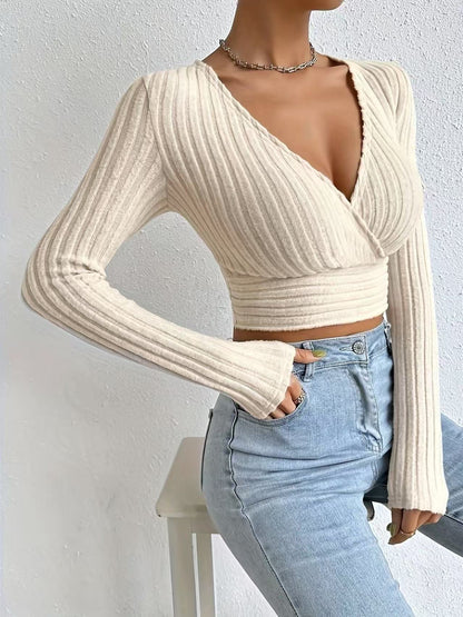 Pull-over court pour femmes avec décolleté en V et design côtelé raffiné Chic und Stil