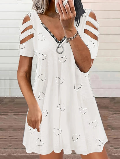 Robe de loisirs pour dames avec des manches à découpe et un motif en forme de cœur Chic und Stil