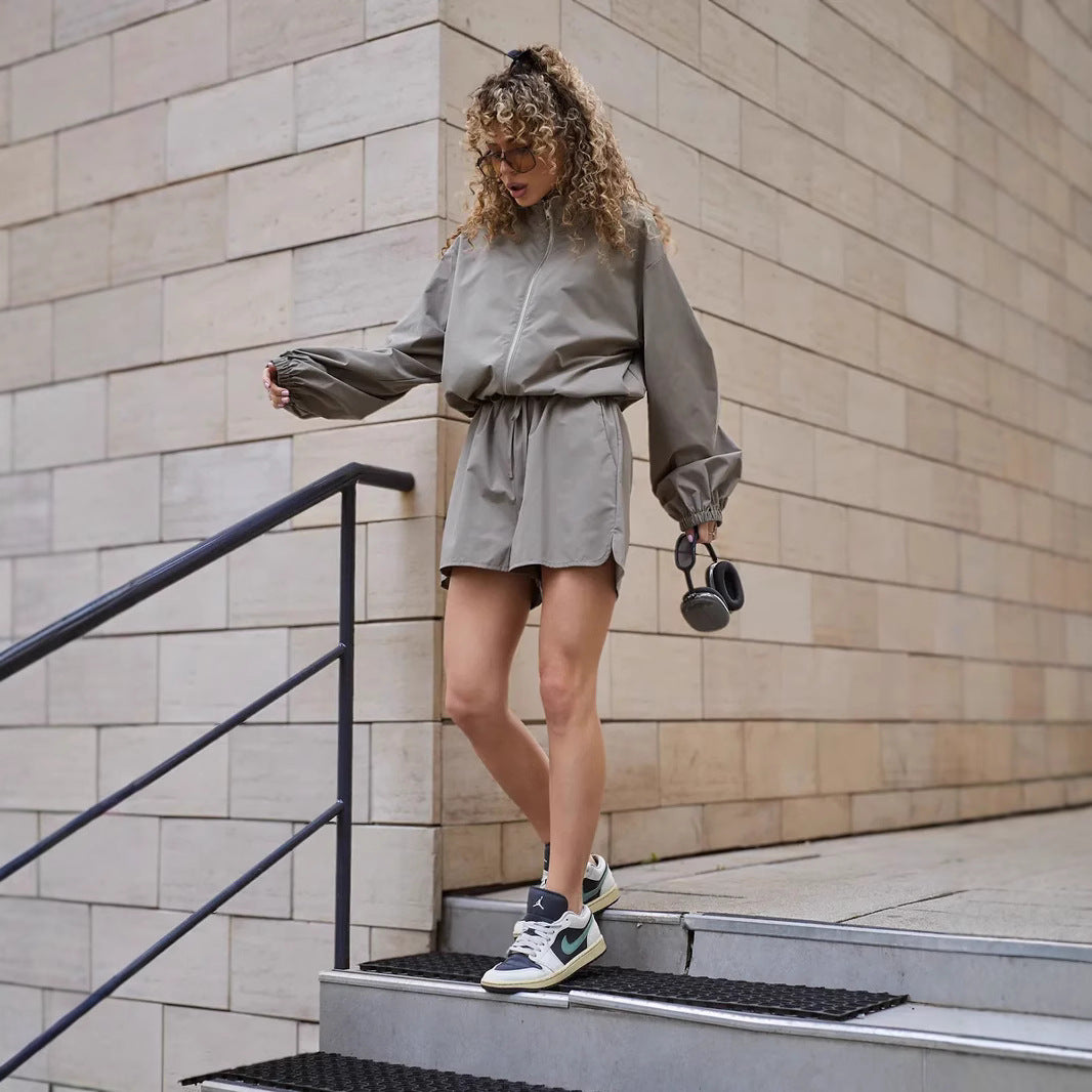 Casual sports jacket for women with voluminous sleeves and matching shorts Chic and Style