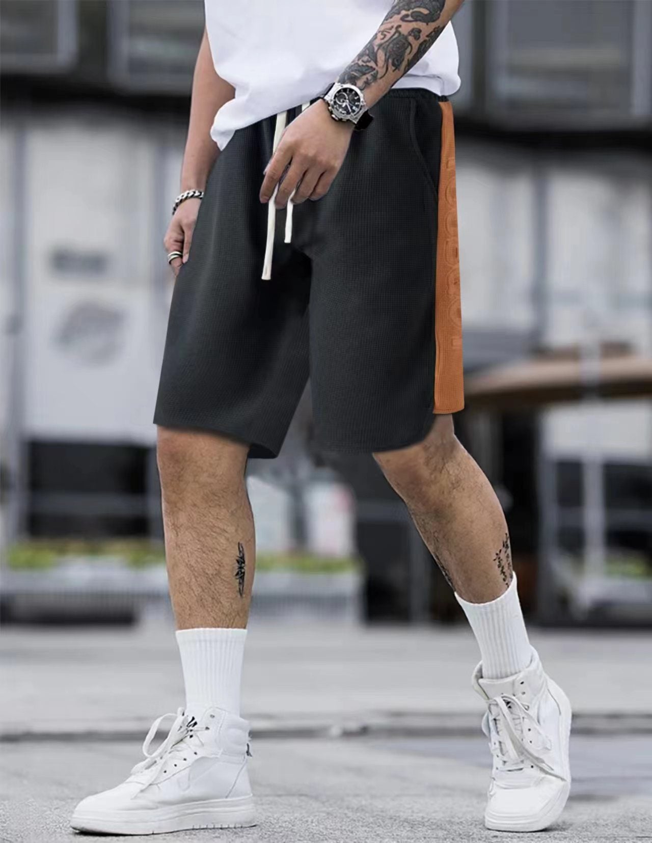 Shorts de sport pour hommes avec une structure riche en détails et une poche latérale innovante Chic und Stil