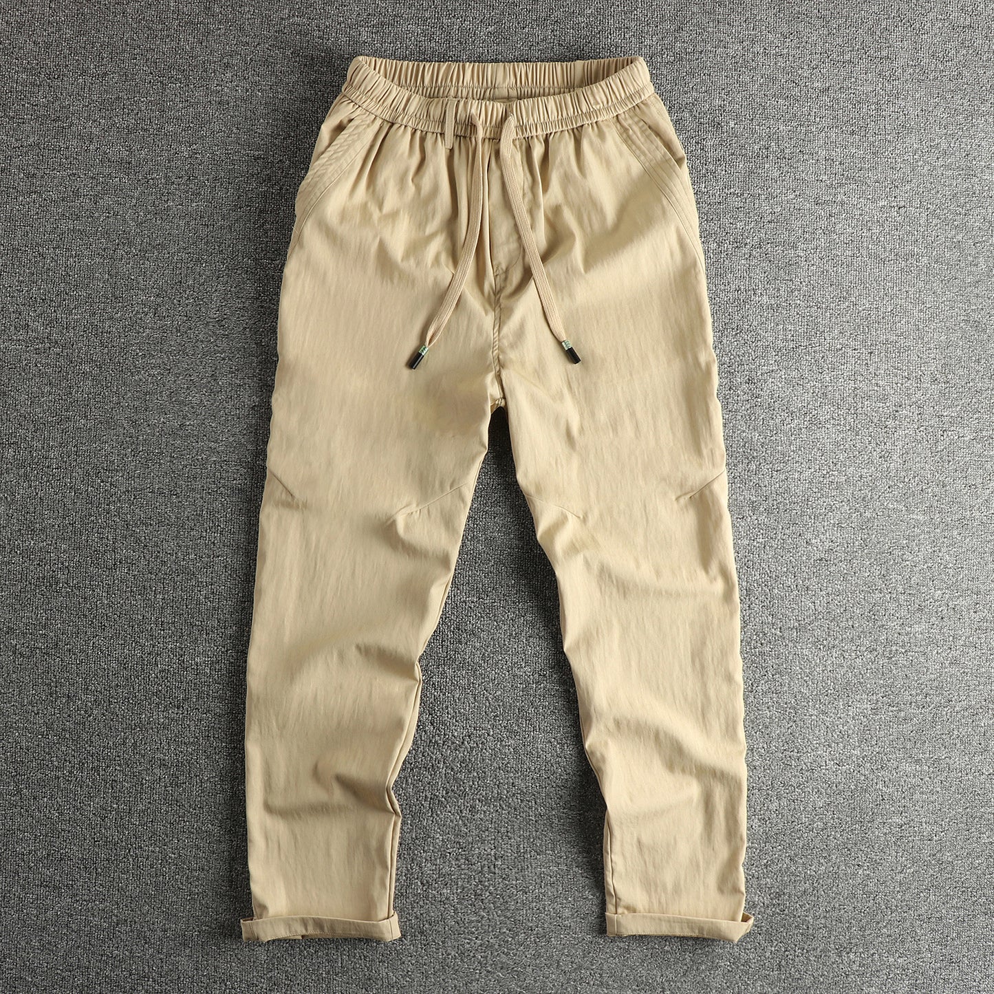 Men's athletic leisure pants with elastic waistband and practical drawstring Chic und Stil