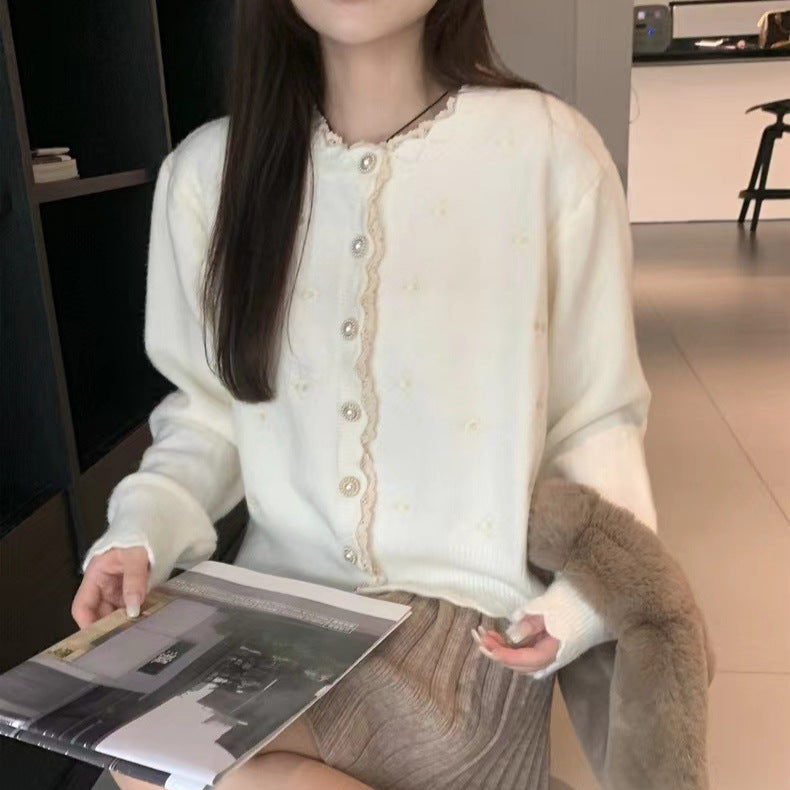 Dames Élégante cardigan en tricot avec boutons perlés et design structuré Chic und Stil