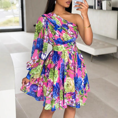 Robe maxi unilatérale pour dames avec un motif floral délicat Chic und Stil