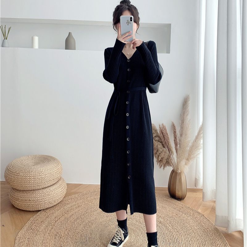 Robe en tricot pour femmes avec décolleté V profond et ceinture cintrée Chic und Stil