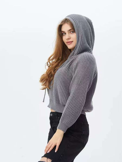 Sweat à capuche court pour femmes en matériau en tricot côtelé doux avec des cordons pratiques Chic & Stil