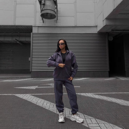 Women's sports set consisting of a hoodie and jogger pants Chic und Stil