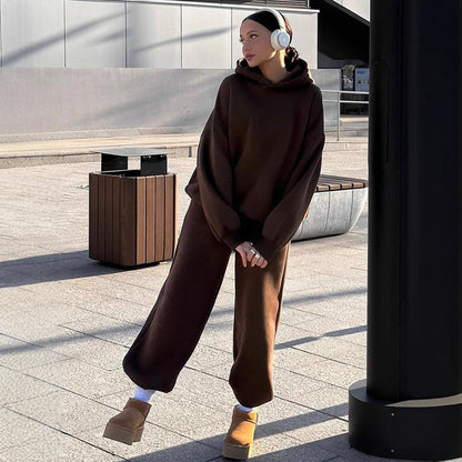 Urban loungewear set for women with a large hoodie and relaxed pants Chic and Style