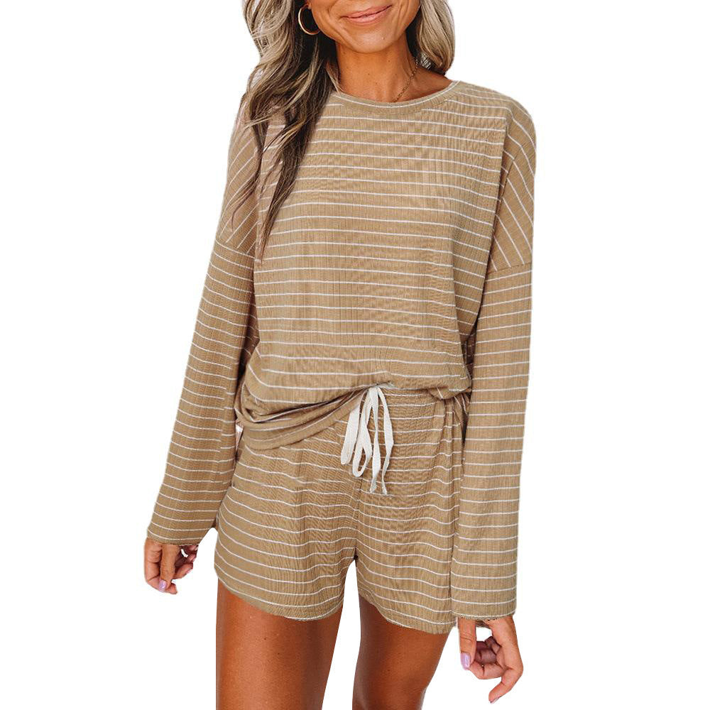 Leisure street style set for women with loose top and short shorts Chic and Style