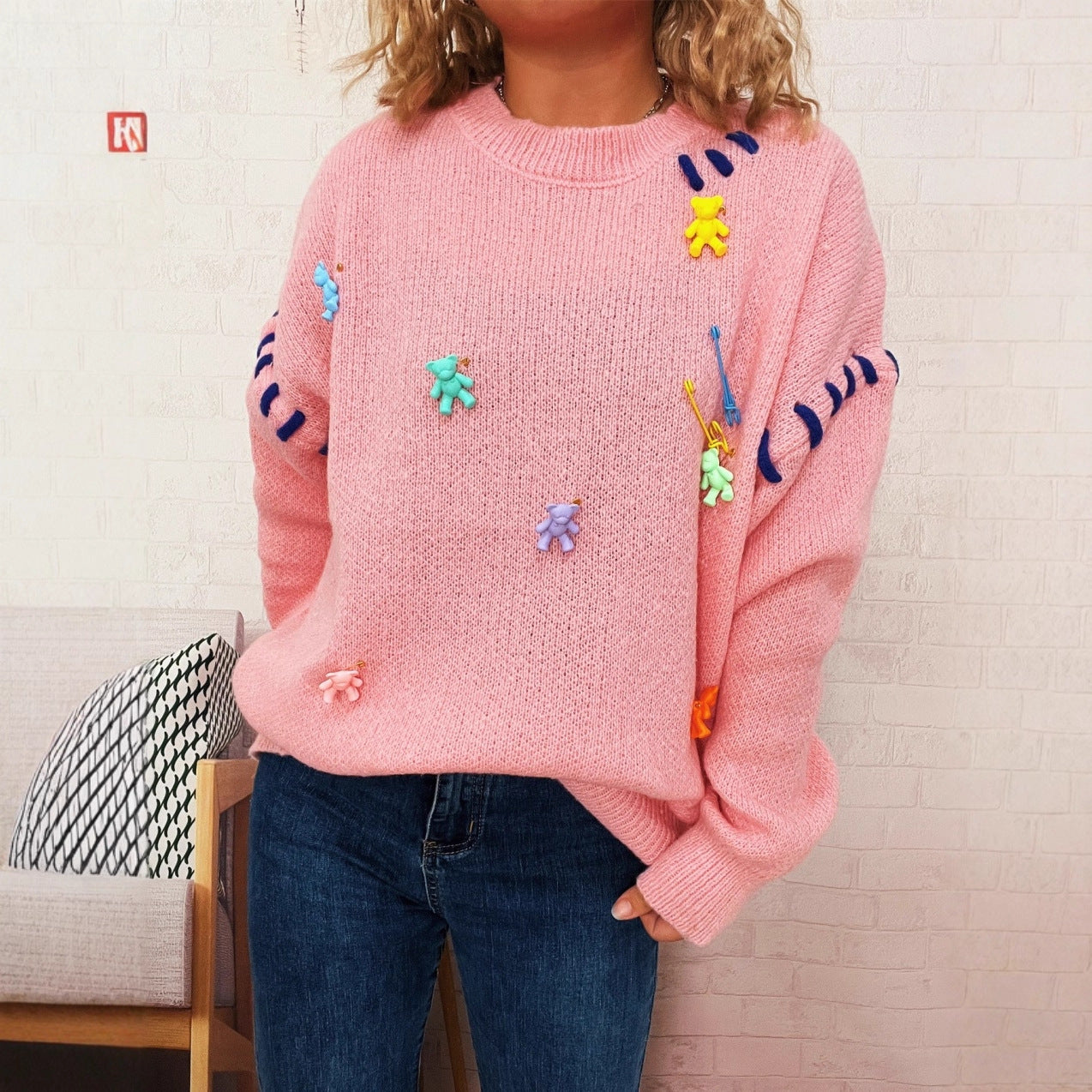 Pull femme avec motif de ours ludique et appliqués décoratifs Chic und Stil
