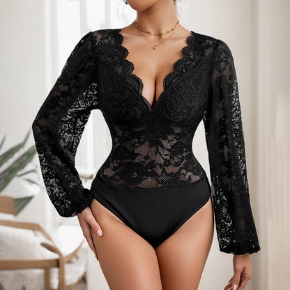 Woman Lace body with wavy neckline and long sleeves Chic and Style