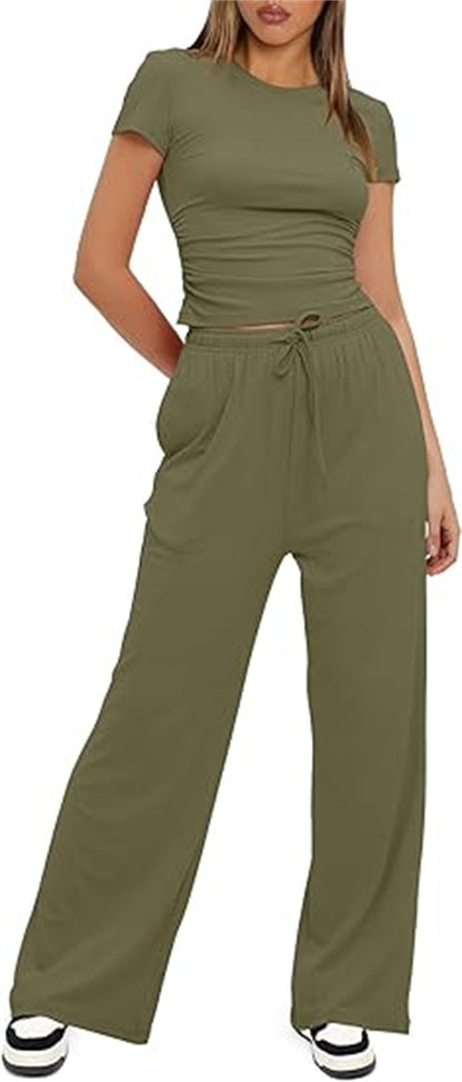 Casual set for women with crop top and wide pants Chic und Stil