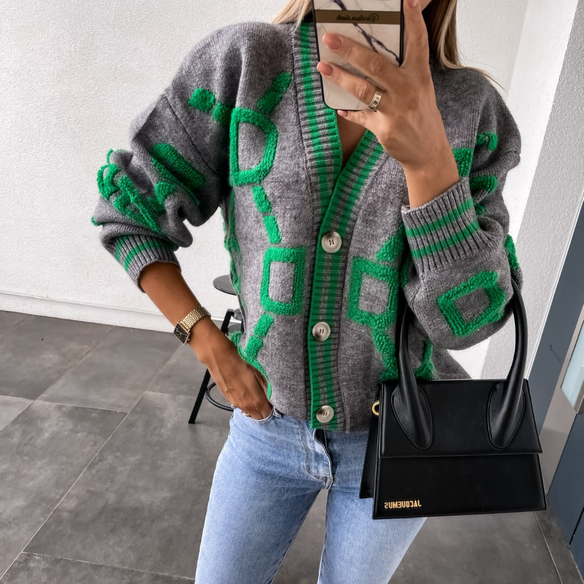 Cardigan féminin tricoté avec motif texturé et détails de boutons Chic und Stil