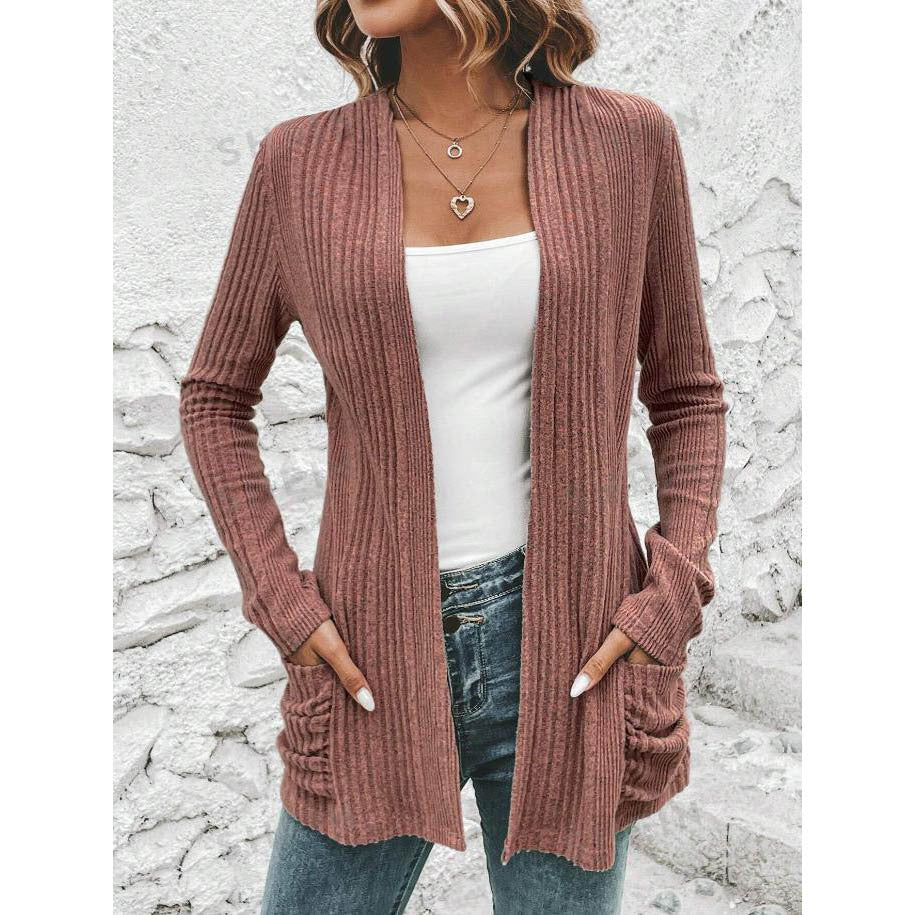 Veste en tricot pour femmes avec un motif en côtes réchauffant et des poches pratiques Chic und Stil