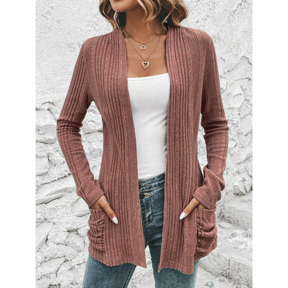 Veste en tricot pour femmes avec un motif en côtes réchauffant et des poches pratiques Chic und Stil