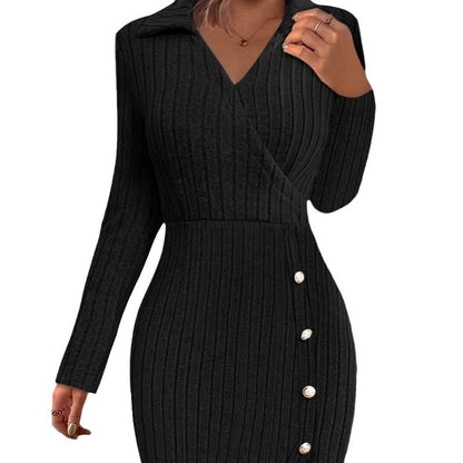 Robe tricot féminine avec décolleté en V et détails de boutons Chic und Stil