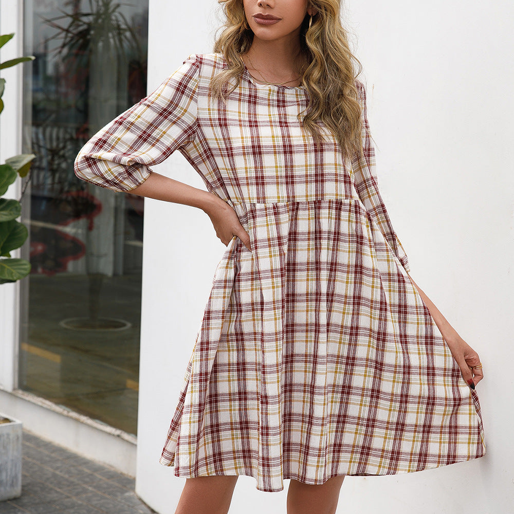 Robe pour femmes avec un look à carreaux et un design cintré Chic und Stil